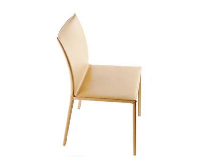 Beiger Stuhl Lea ohne Armlehne von Zanotta, Seitenansicht, minimalistisches Design, Esszimmerstuhl, Küchenstuhl.